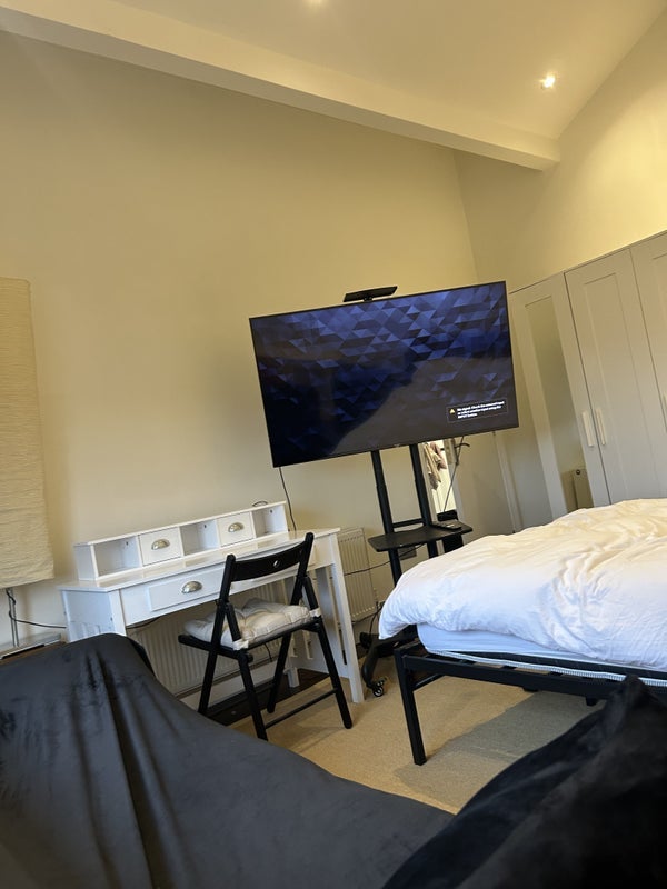Room Tavistock Road in Greater London