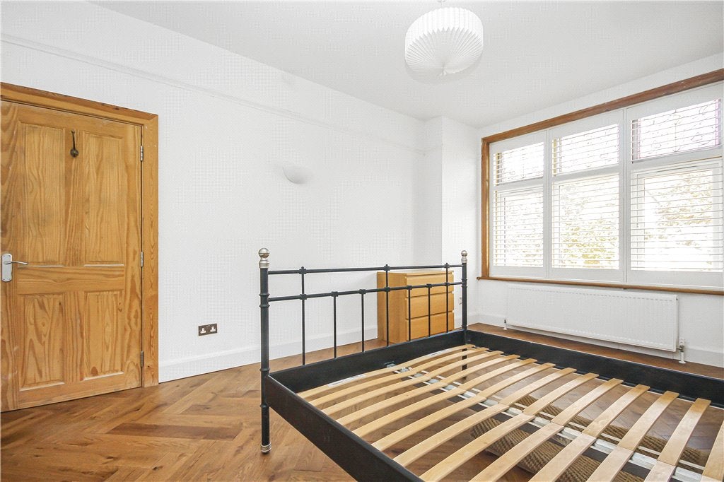 Room Wavertree Road in Greater London