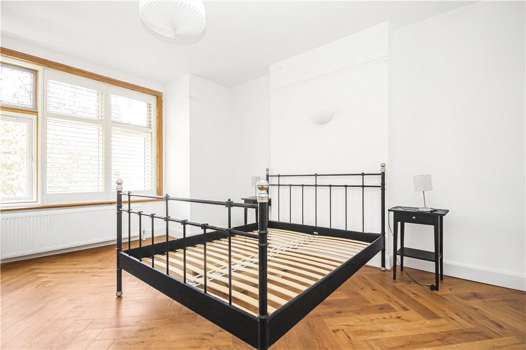 Room Wavertree Road in Greater London