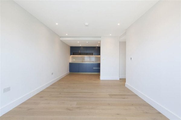 Flat Regatta Lane in Greater London