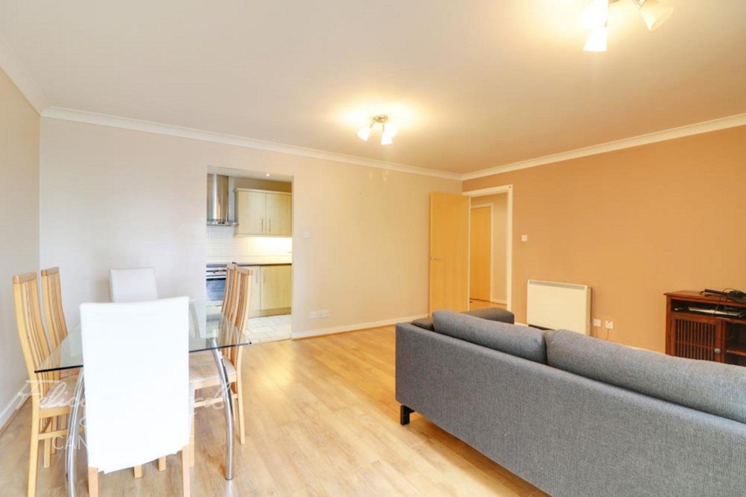 Flat Boardwalk Place in Greater London