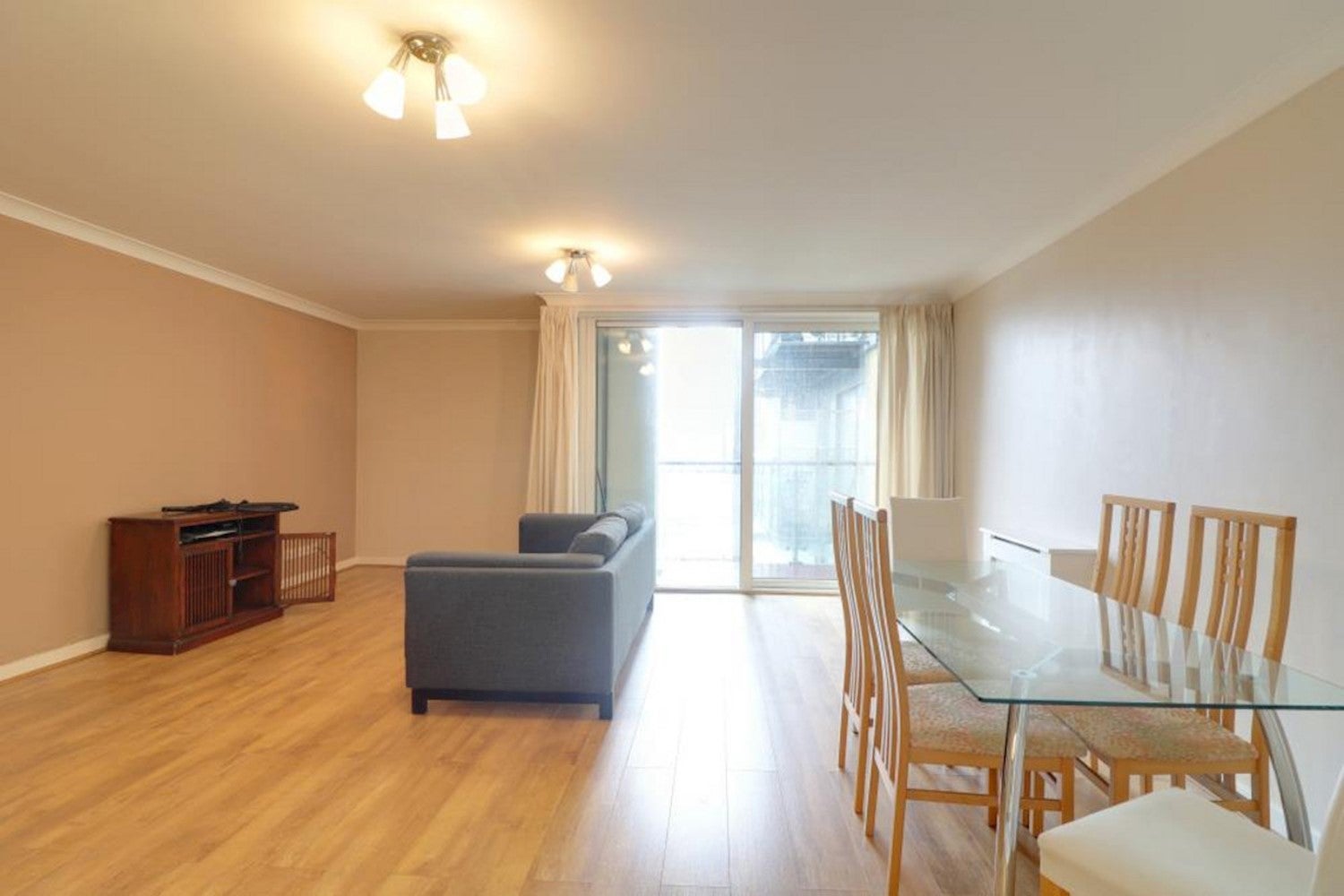 Flat Boardwalk Place in Greater London