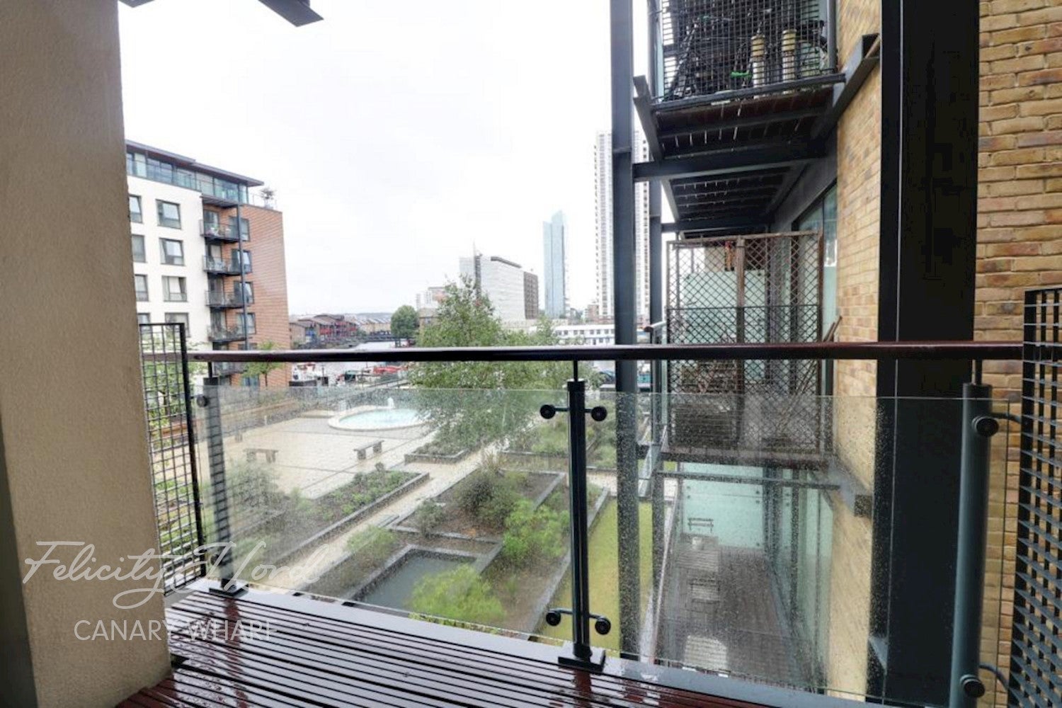 Flat Boardwalk Place in Greater London
