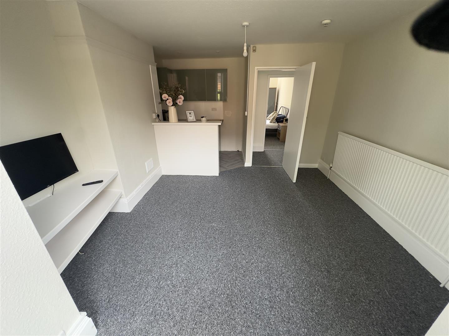 Room Layton Avenue in Mansfield Woodhouse