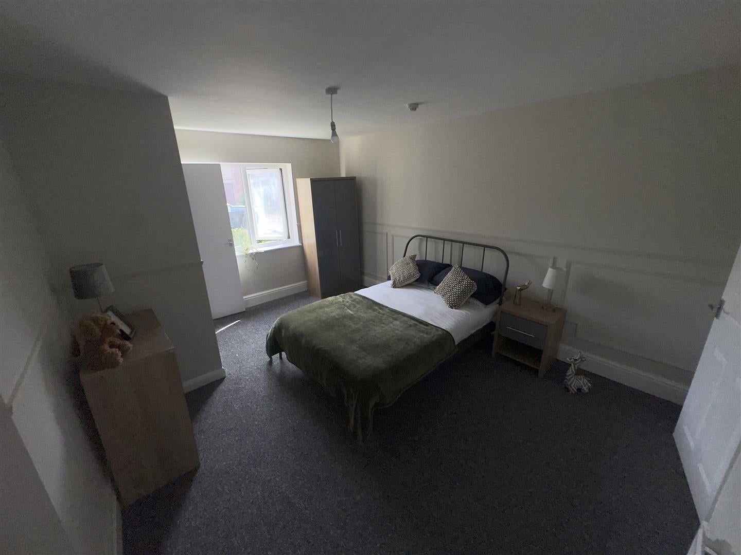 Room Layton Avenue in Mansfield Woodhouse