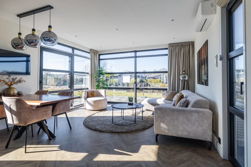 Vrijstaande woning te koop: Nieuw-Loosdrechtsedijk 215-15, Loosdrecht