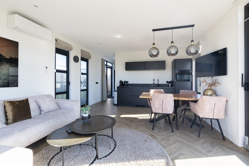 Vrijstaande woning te koop: Nieuw-Loosdrechtsedijk 215-15, Loosdrecht