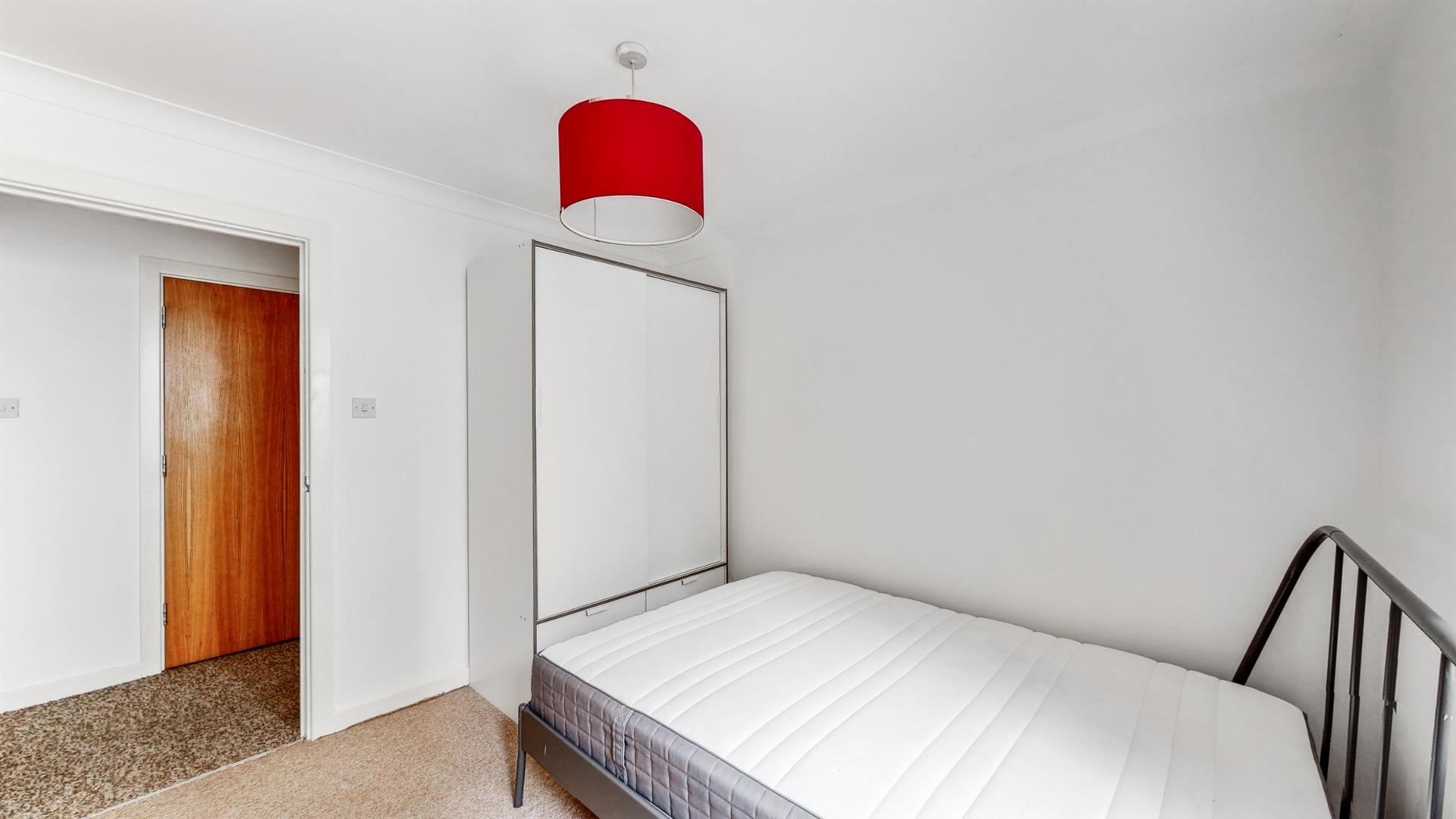 Flat Boardwalk Place in Greater London