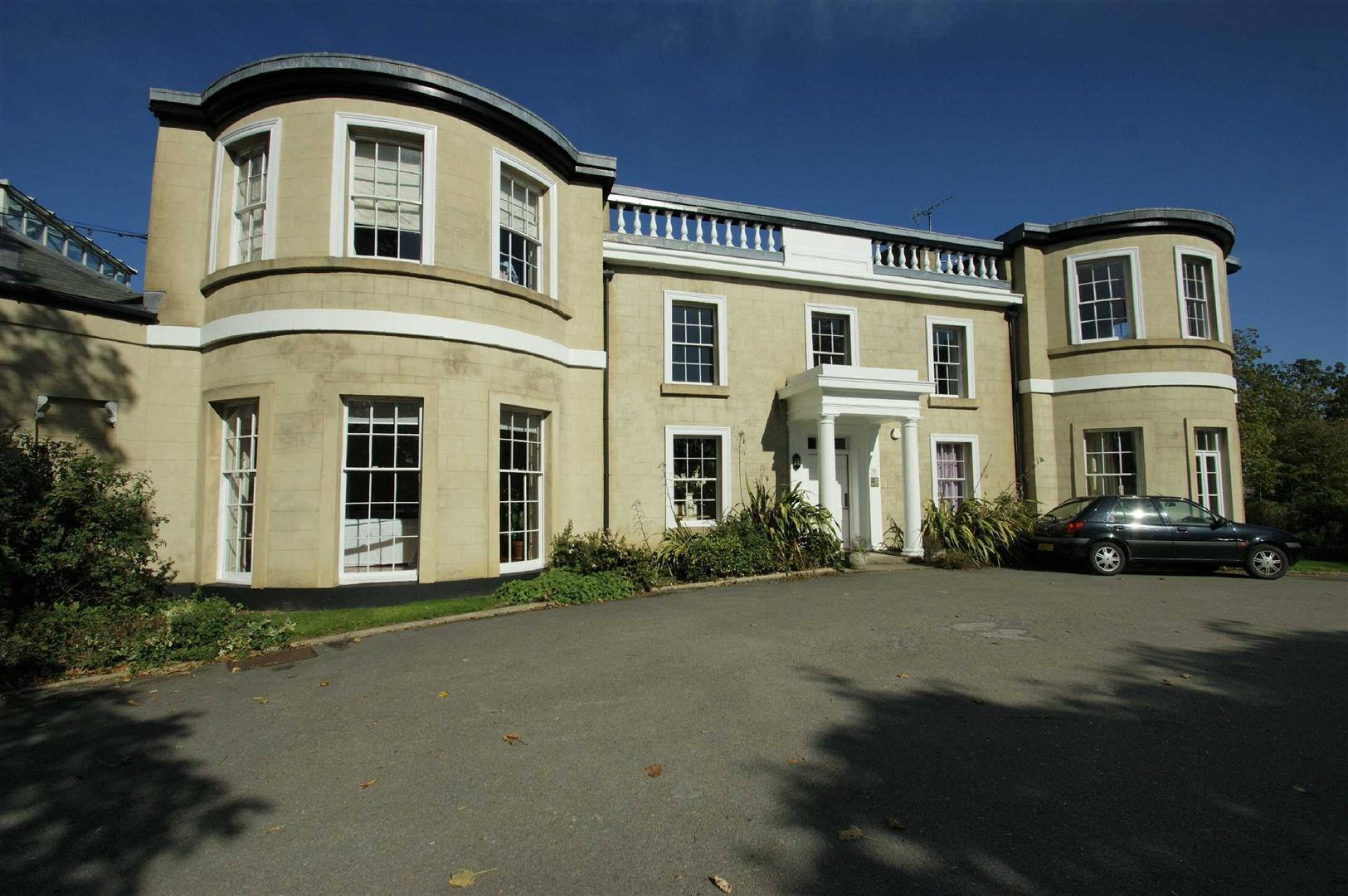 Flat Talbot Avenue in Leeds