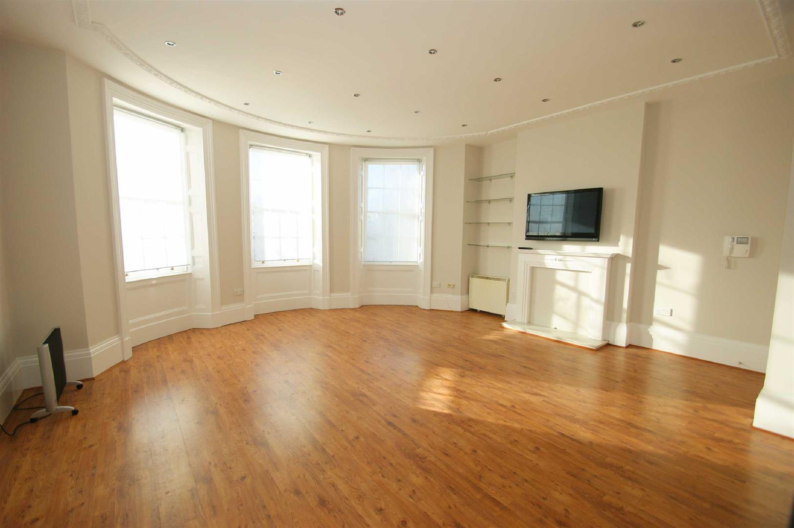 Flat Talbot Avenue in Leeds