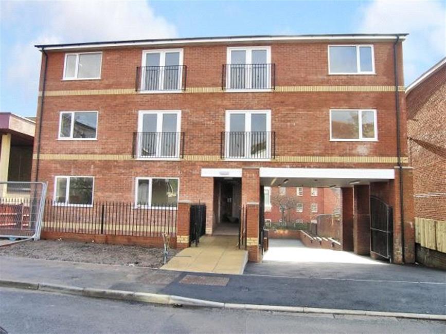Flat Colchester Court in Cardiff