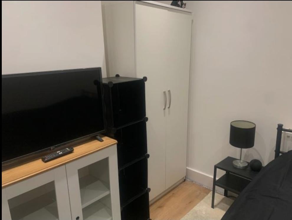 Room Guildford Road in Greater London