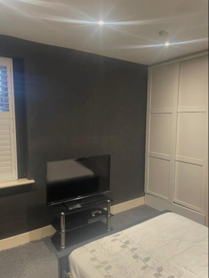 Room Guildford Road in Greater London