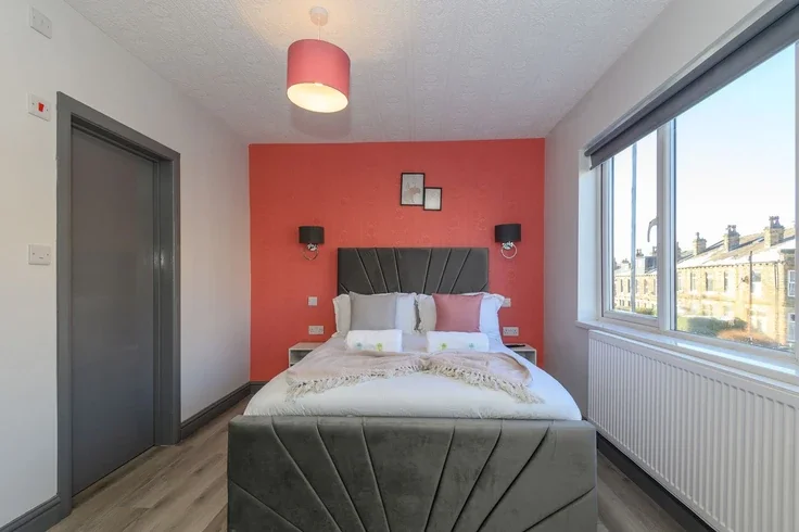 Flat Lower Wortley Road in Leeds