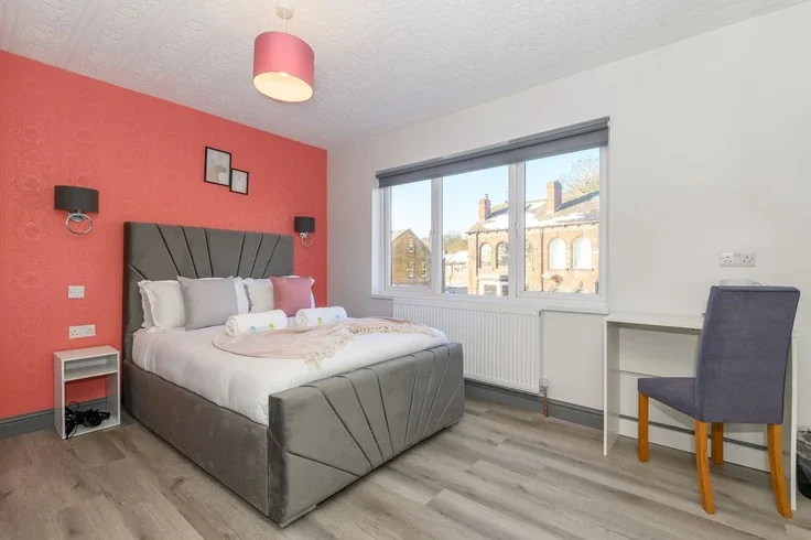 Flat Lower Wortley Road in Leeds