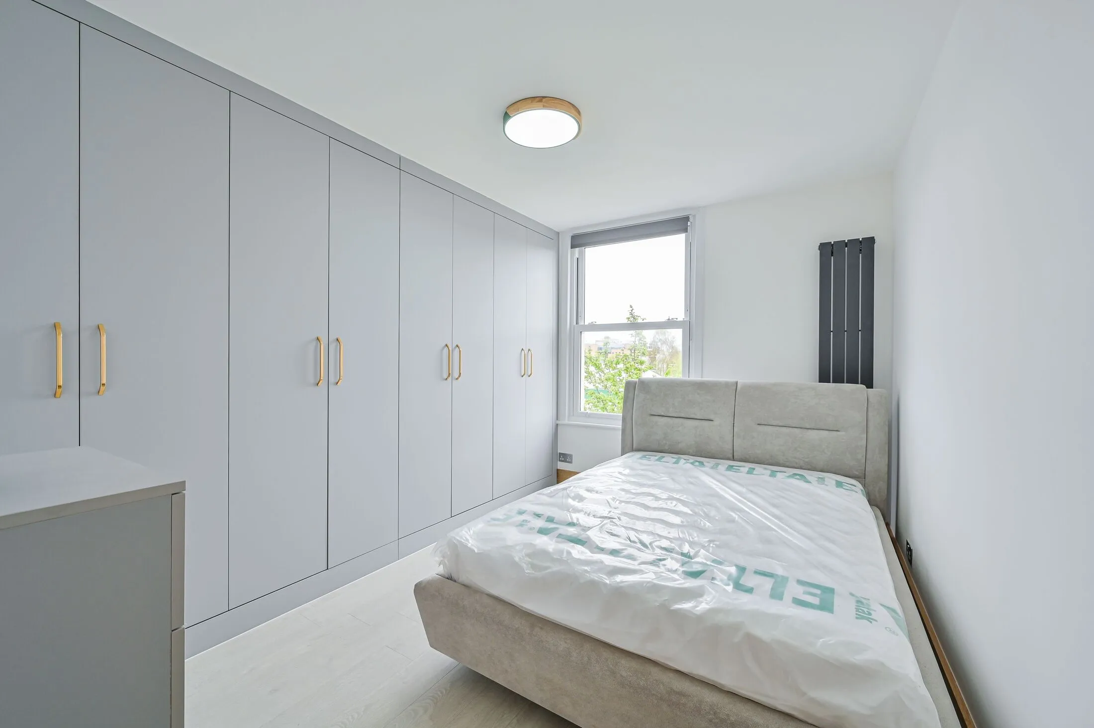 Flat Hartfield Road in Greater London