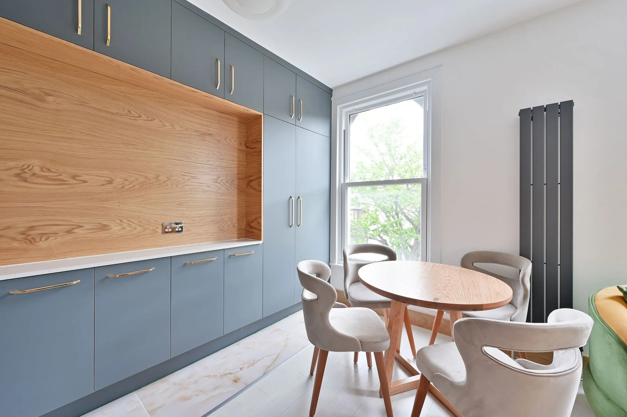 Flat Hartfield Road in Greater London
