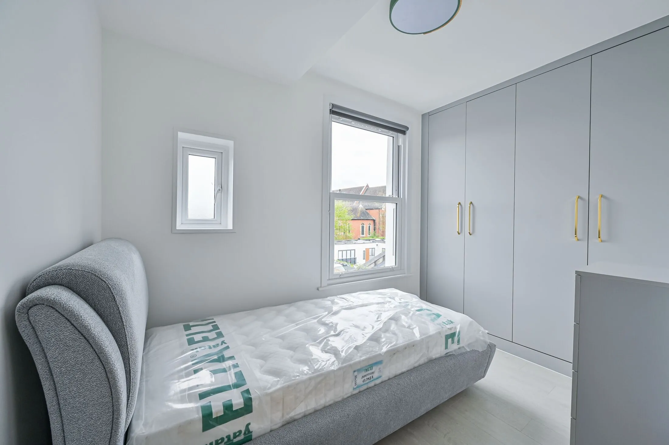 Flat Hartfield Road in Greater London