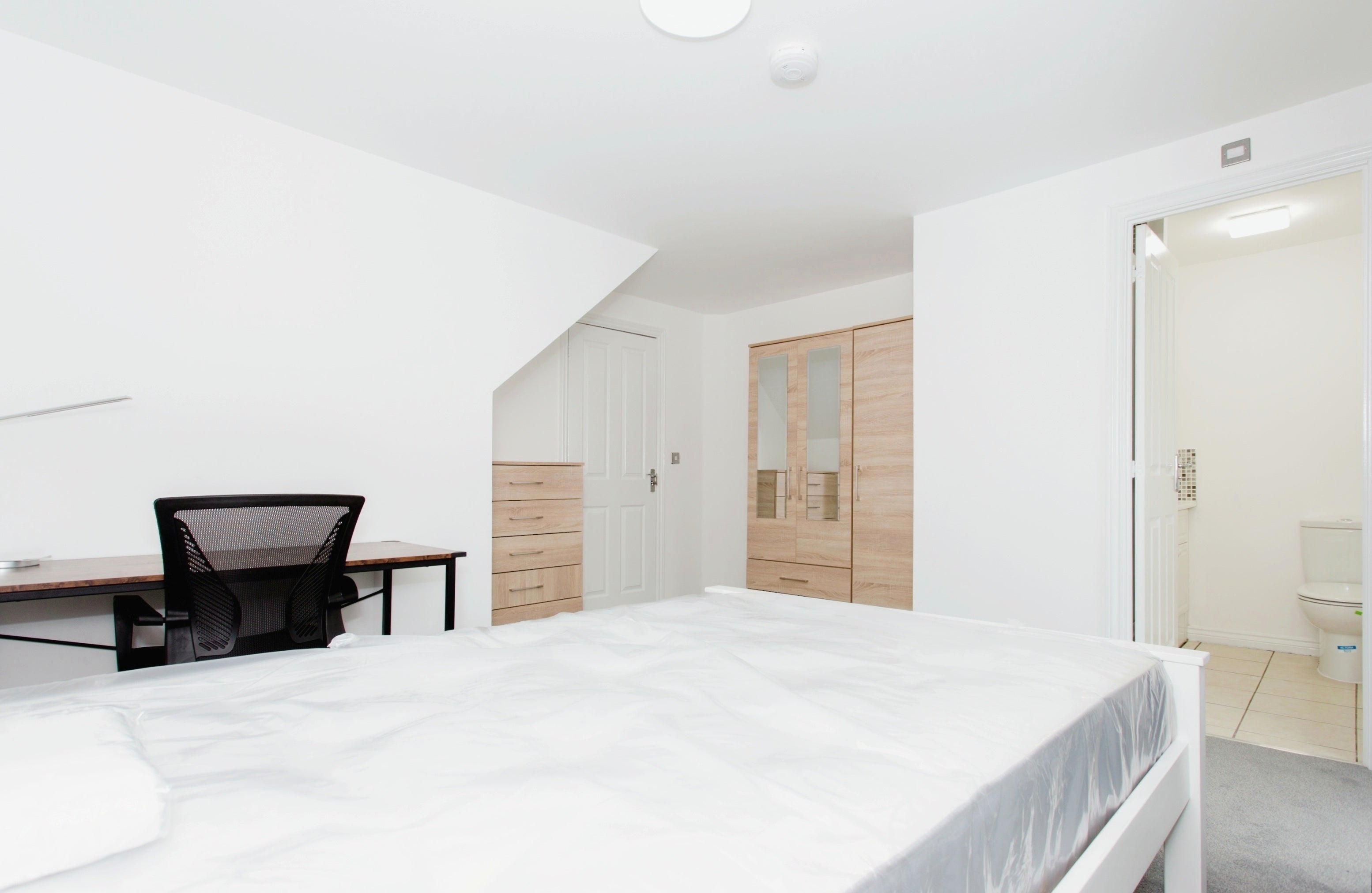 Room Circus Drive in South Cambridgeshire