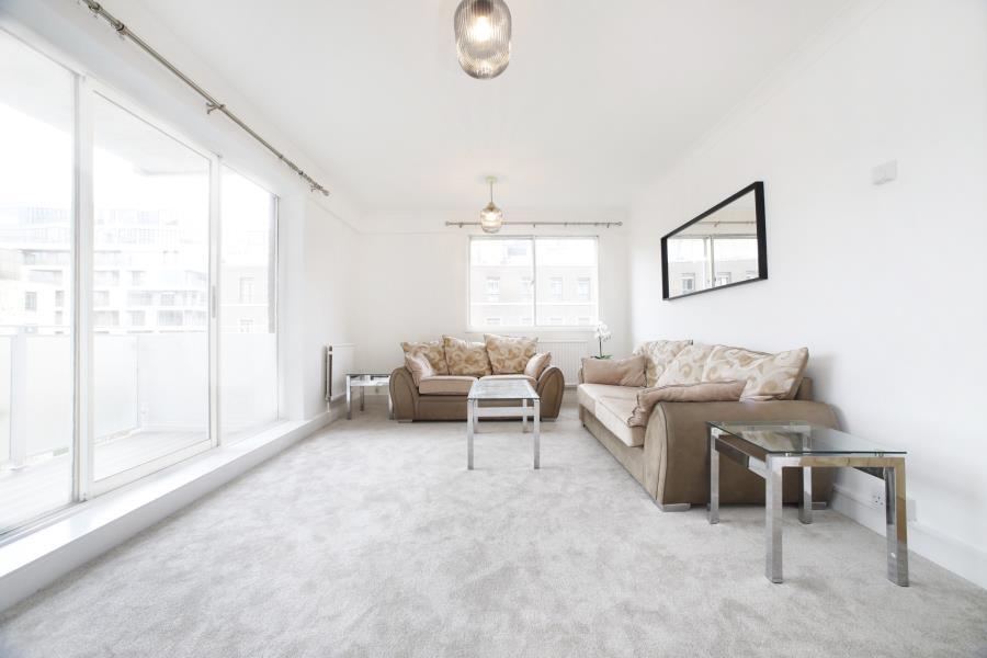 Flat Warwick Gardens in Greater London