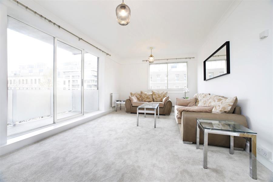 Flat Warwick Gardens in Greater London