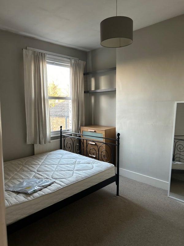 Flat Battersea Rise in Greater London