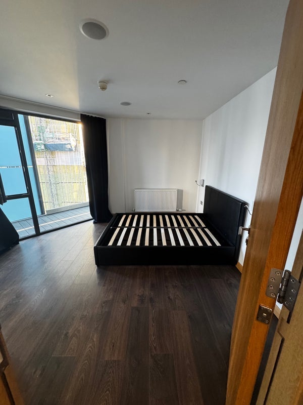 Room Fulton Road in Greater London
