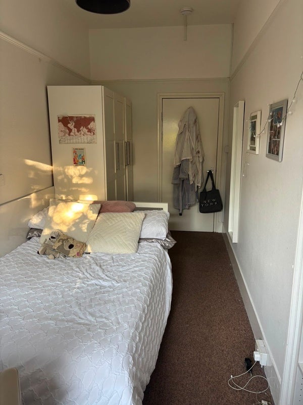 Room Carlton Drive in Greater London