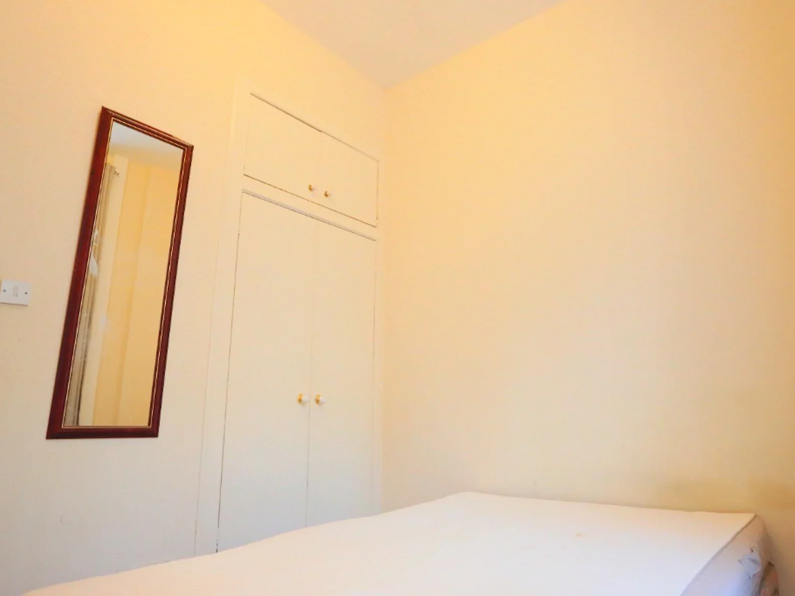 Flat Iona Street in City of Edinburgh