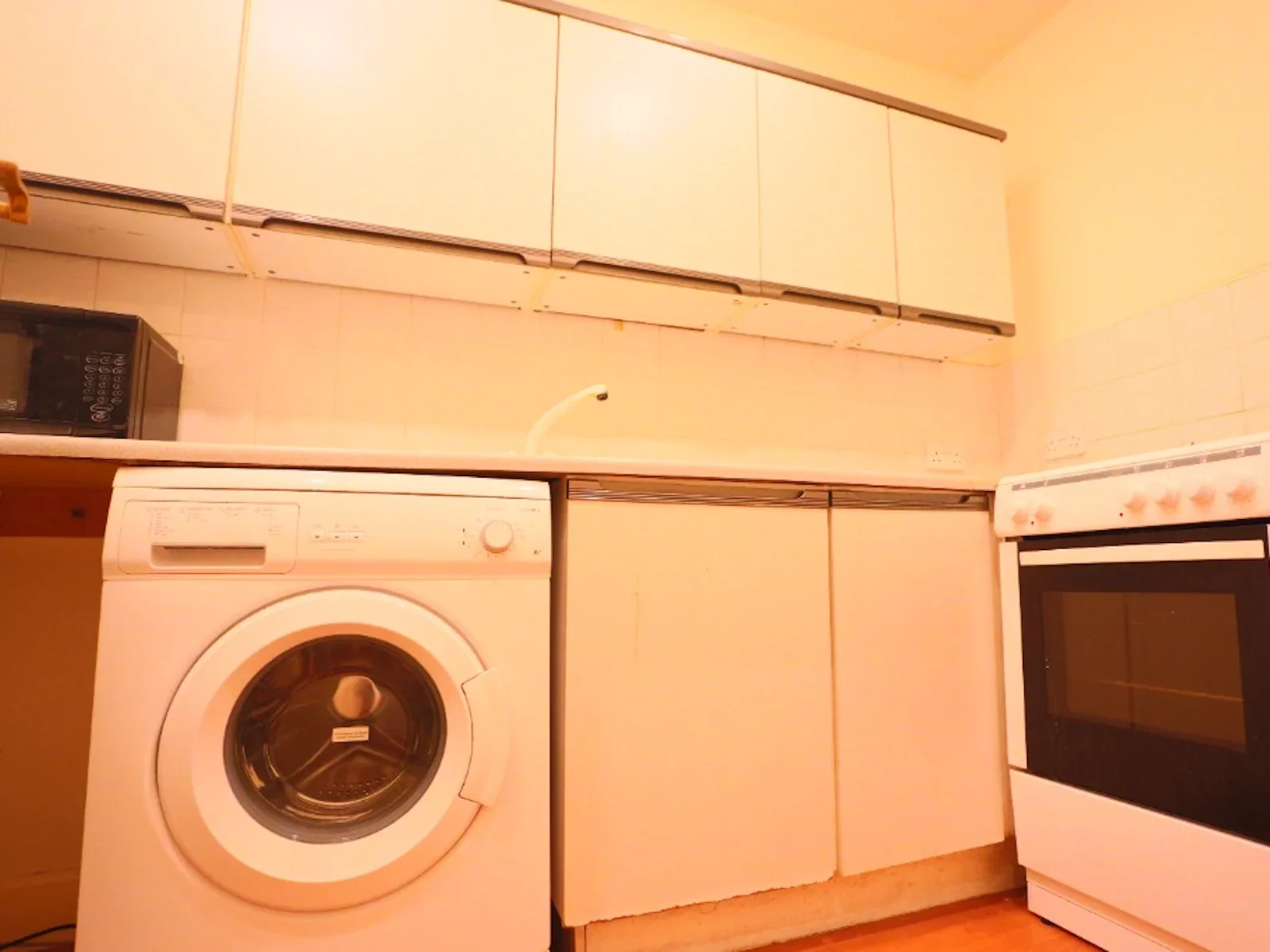 Flat Iona Street in City of Edinburgh