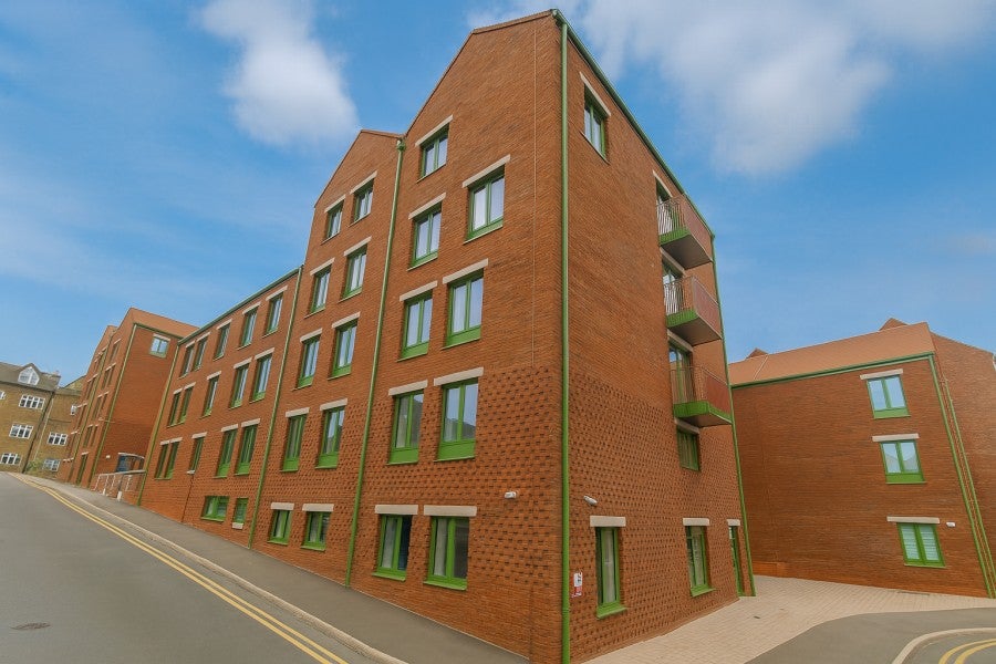 Flat Bury Street in Guildford