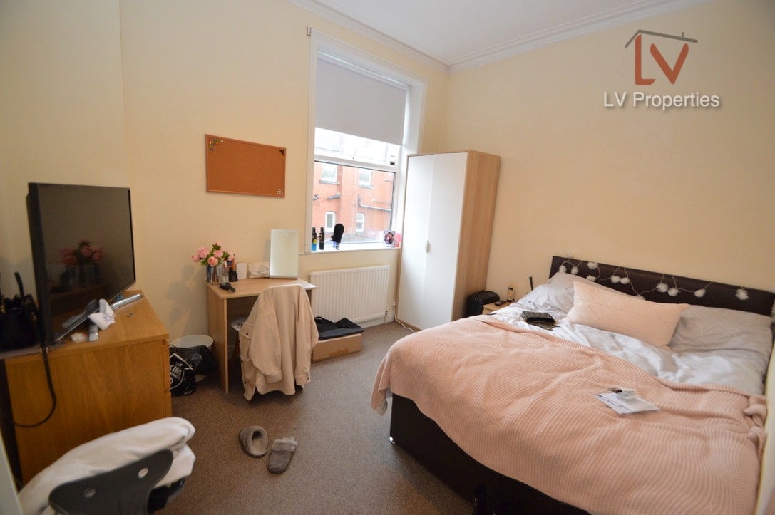 Flat Estcourt Avenue in Leeds
