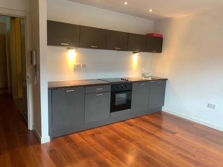 Flat Upper Allen Street in Sheffield