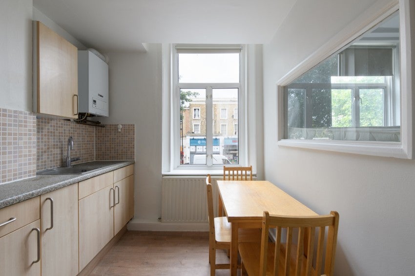 Flat Caledonian Road in Greater London