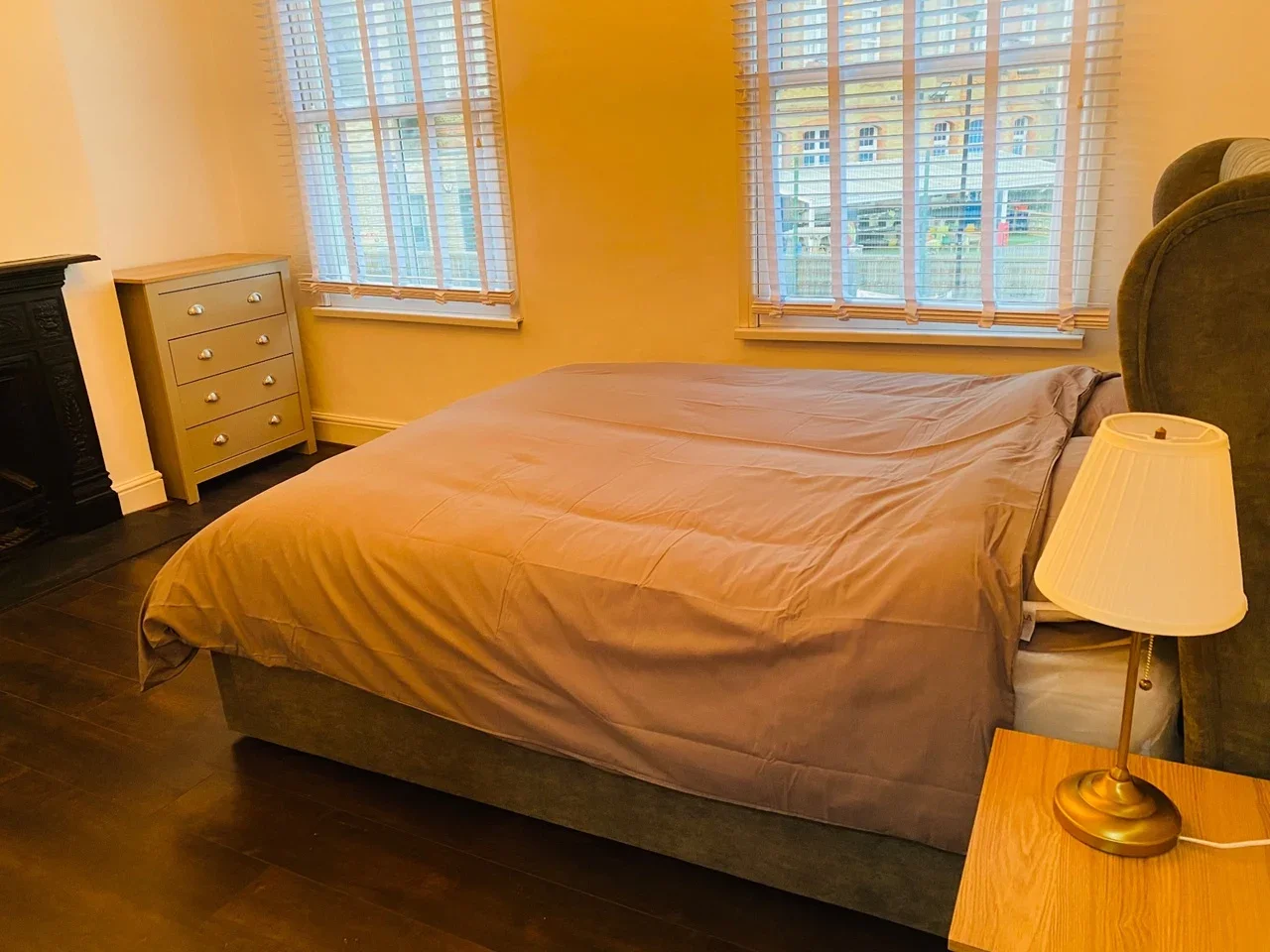 Room Tunmarsh Lane in Greater London