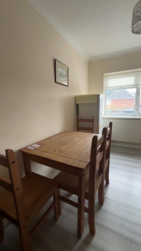 Flat Florence Avenue in Maidenhead
