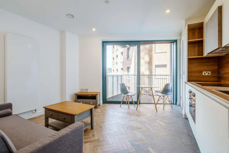 Flat Twelvetrees Crescent in Greater London