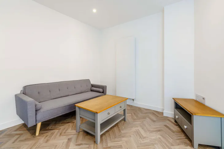 Flat Twelvetrees Crescent in Greater London