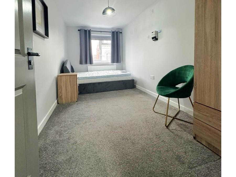Room Angel Street in Northampton