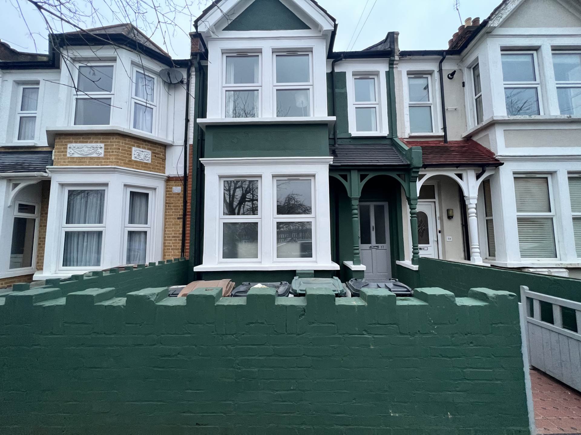 House Abbotts Park Road in Greater London