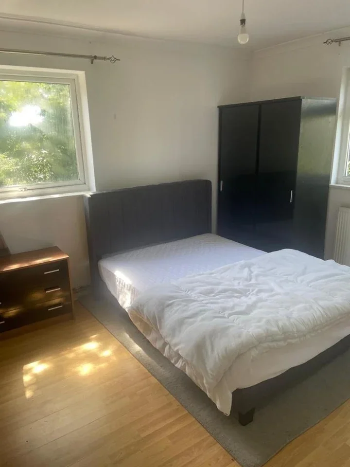 Flat The Ridgeway in Greater London