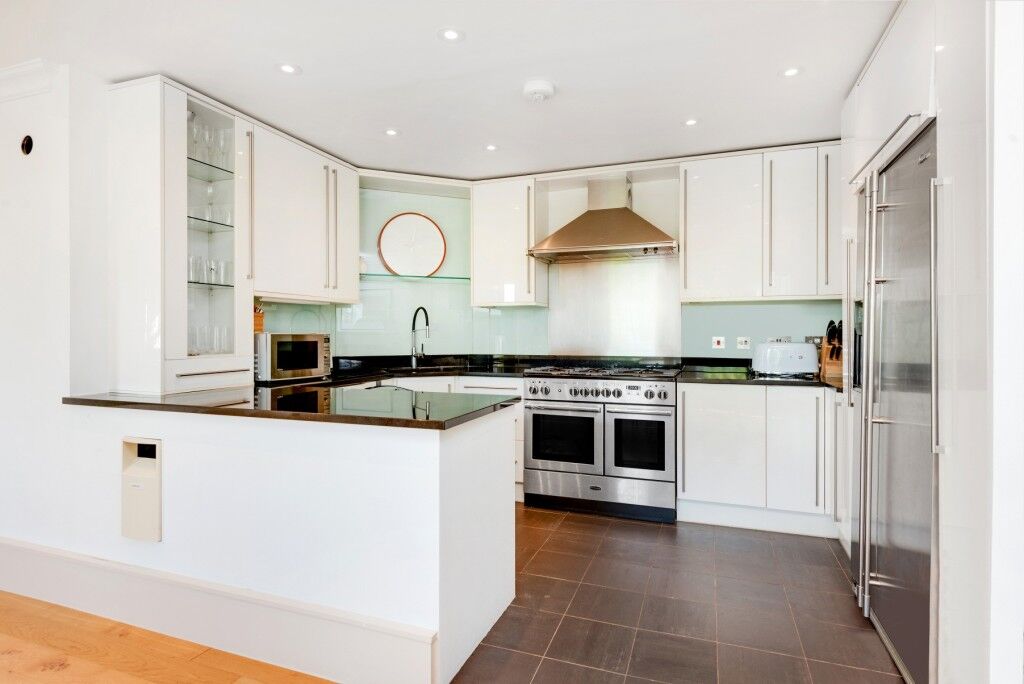 Flat Downside Crescent in Greater London