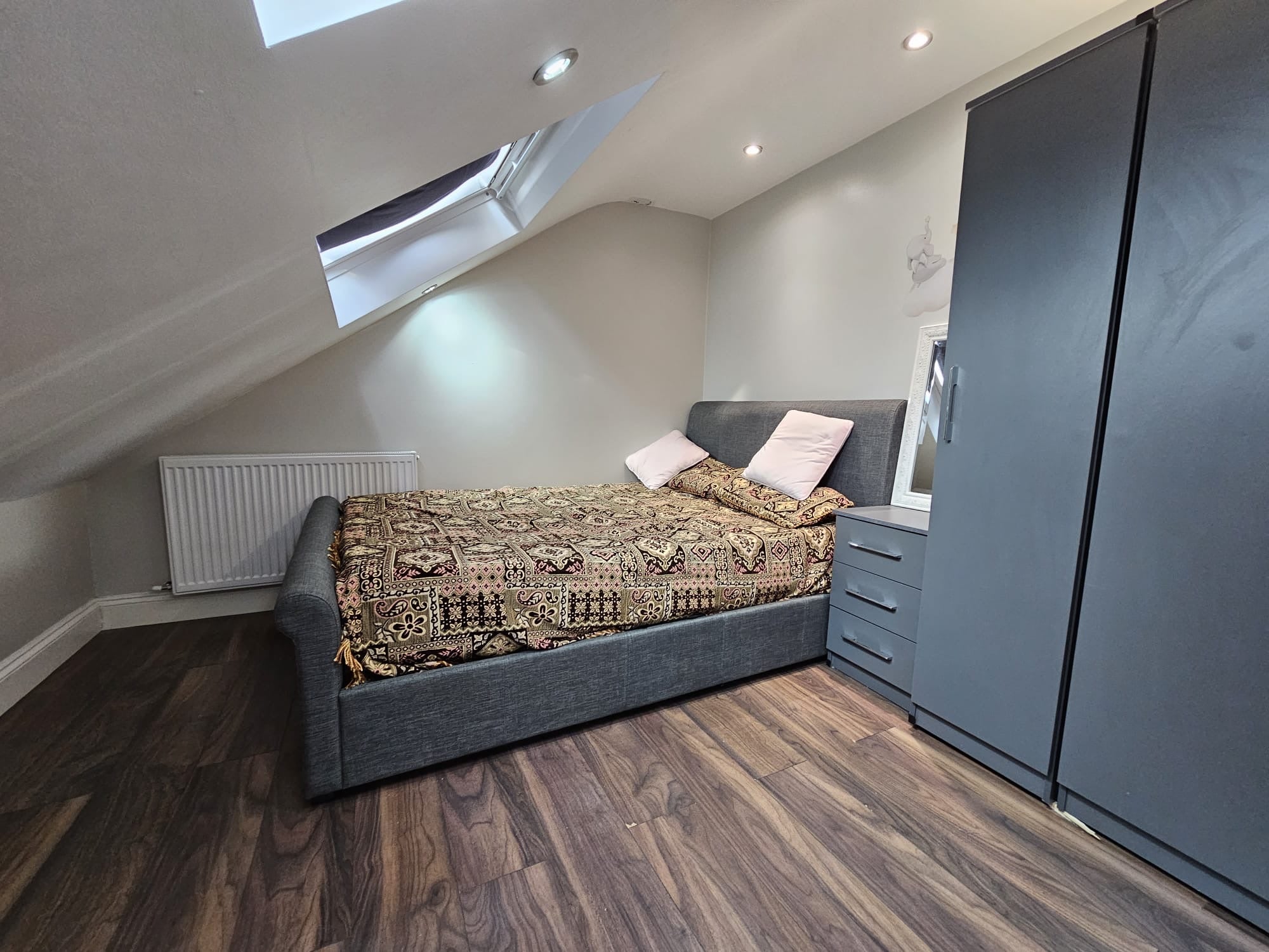 Flat Dawlish Drive in Greater London