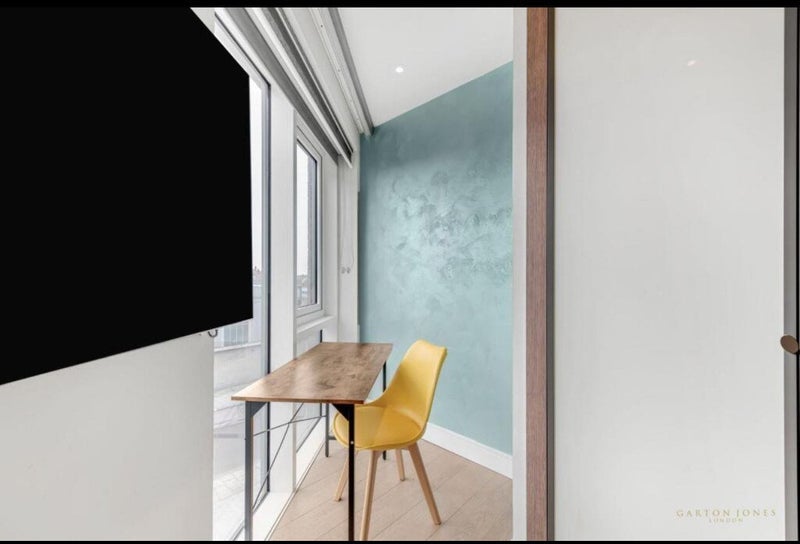 Flat Park Street in Greater London
