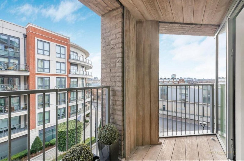 Flat Park Street in Greater London