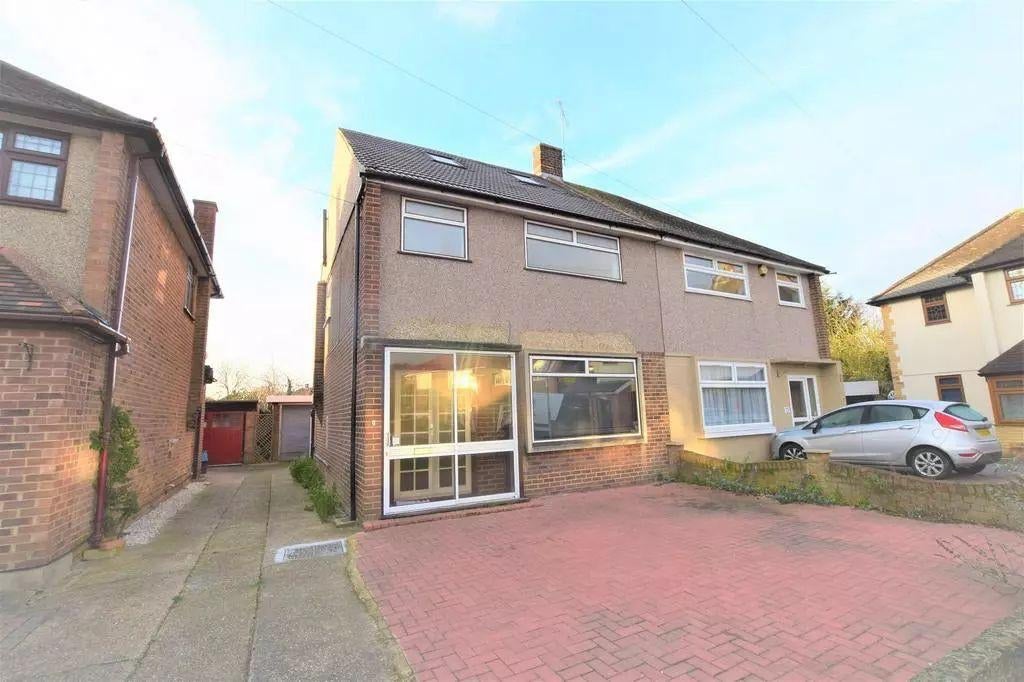 House Freshwell Avenue in Greater London