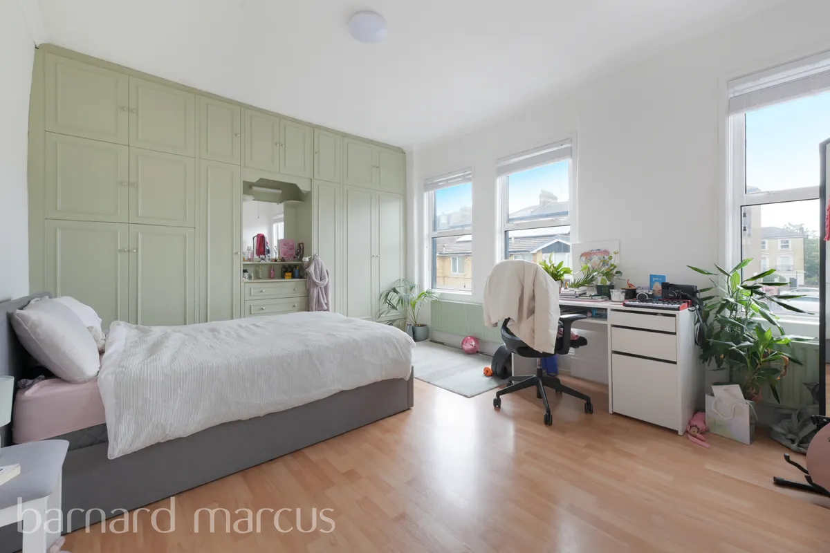 House Garratt Terrace in Greater London