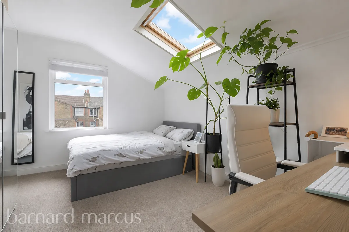 House Garratt Terrace in Greater London