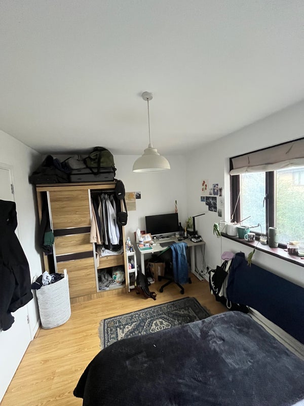Room Willow Tree Close in Greater London