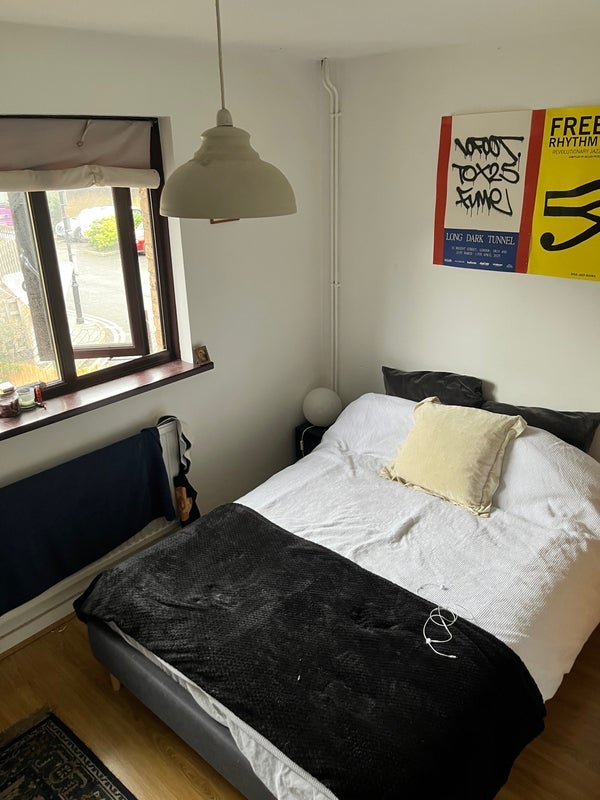 Room Willow Tree Close in Greater London